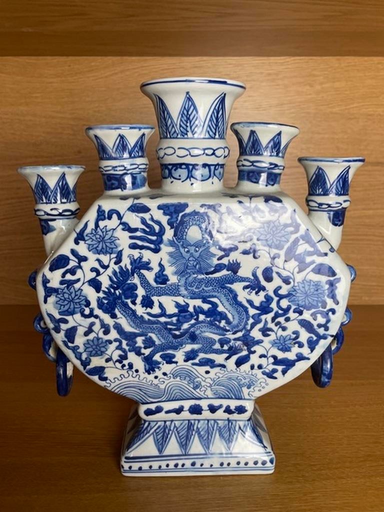 5 Finger Vase, China, Blaumalerei, Drachendekor: 5 Finger Vase, China, Blaumalerei, Drachendekor