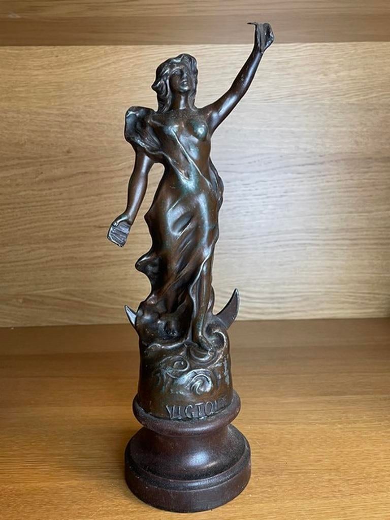 Lady Statue standing tall: Lady Statue standing tall