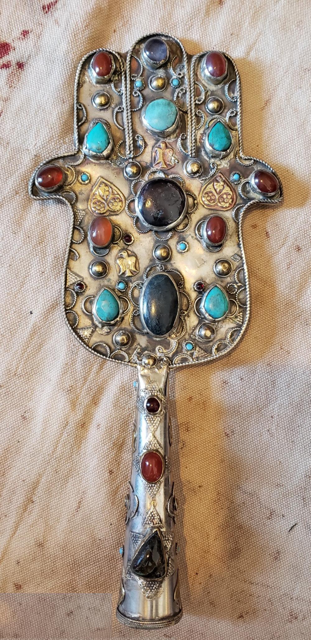 Judaica, Persian qajar (Hamssa) silver and agate 1/1: One of a kind hand made persian qajar (Hamssa) silver and agate mid 20th century from the time of the Shah. 32X14 cm