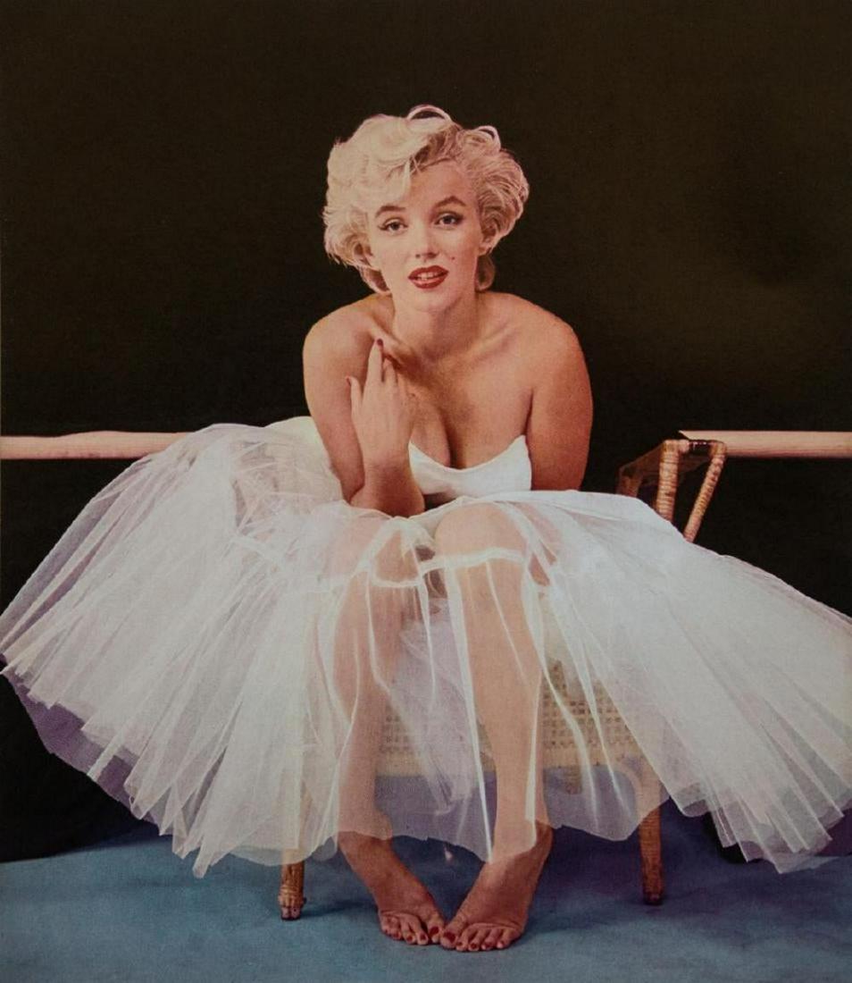 MILTON H. GREENE - Marilyn Monroe, New York, 1956: MILTON H. GREENE - Marilyn Monroe, New York, 1956. 8x10 framed photo. Framed size Approx: 14x16 inches. Metallic Finish Photo Print Size 8x10 Printed in a Professional Photo Lab. Bright, durable, tear
