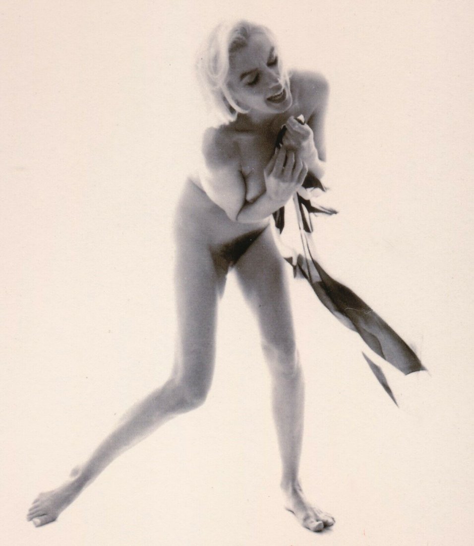 BERT STERN, MARILYN MONROE NUDE RARE ART PHOTOGRAPH 62: MARILYN MONROE NUDE RARE ART PHOTOGRAPH 1962 THE LAST SITTING BERT STERN.Marilyn Monroe, 8x10 framed photo. Metallic Finish Photo Print Size 8x10 Printed in a Professional Photo Lab. Bright, durable,