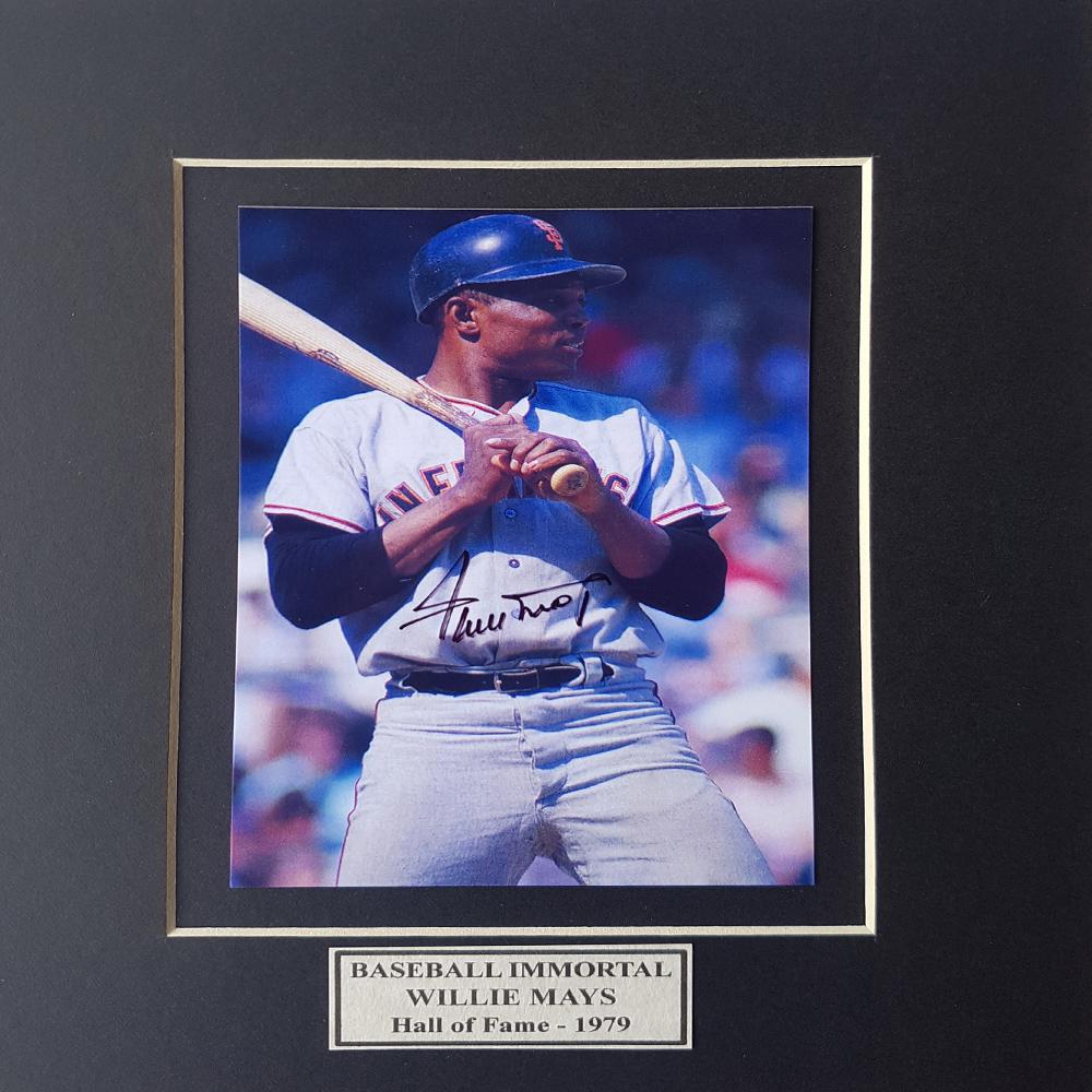 Willie Mays Autographed Photo on Matt.. Matt Size 8 x: Willie Mays Autographed Photo on Matt.. Matt Size 8 x 10