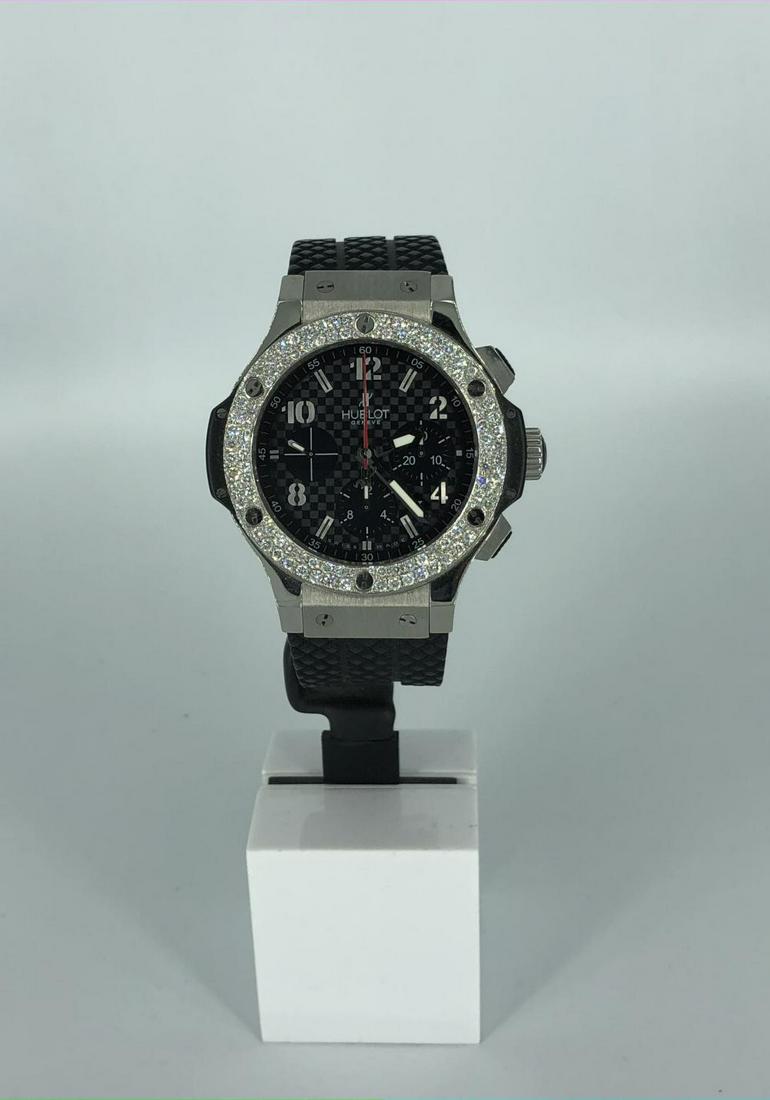 Hublot Diamond Big Bang 44mm 2015: Hublot Big Bang 44mm stainless steel case, With diamond inlay 2.7 carats total diamond weight is made after leaving the factory Diamond Type: vvsd with BOX stainless steel bezel, black dial, self wind