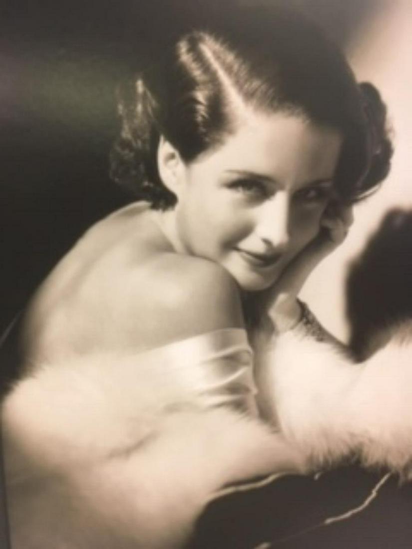 GEORGE HURRELL Norma Shearer 1933: GEORGE HURRELL Norma Shearer 1933. Vintage printing from portraits The actual items are crisp images Black on black archival matting , approx : 11x14 inches