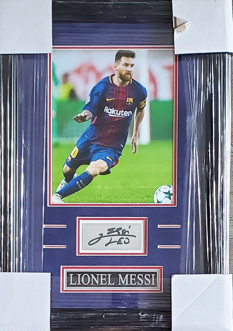 Lionel Messi Barcelona FC 8x10 Collector Frame: Lionel Messi Barcelona FC Spanish League Soccer Football 8x10 Collector Frame with Fax. Cut signature