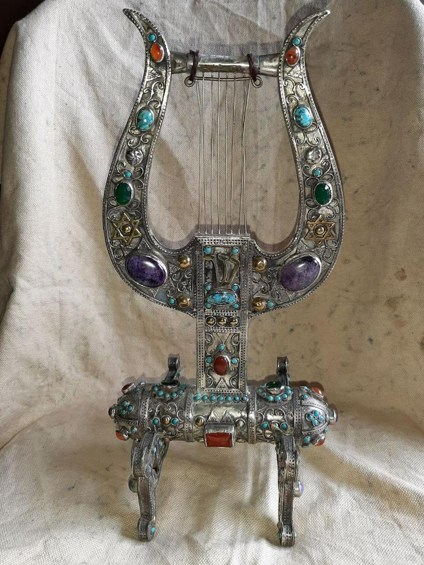 Judaica, Perisian King David Harp silver & agate mid: Judaica, Perisian King David Harp silver & agate stones mid 1900'S. 35 cm high by 18 cm wide, 1.295 kilogram