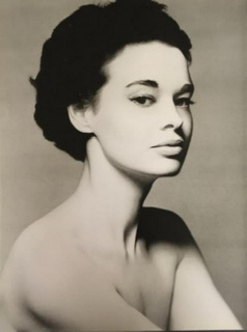 Richard Avedon, Gloria Vanderbilt, Dec 1953: Richard Avedon, Gloria Vanderbilt, Dec 1953. Vintage printing from portraits The actual items are crisp images Black on black archival matting , approx : 11x14 inches