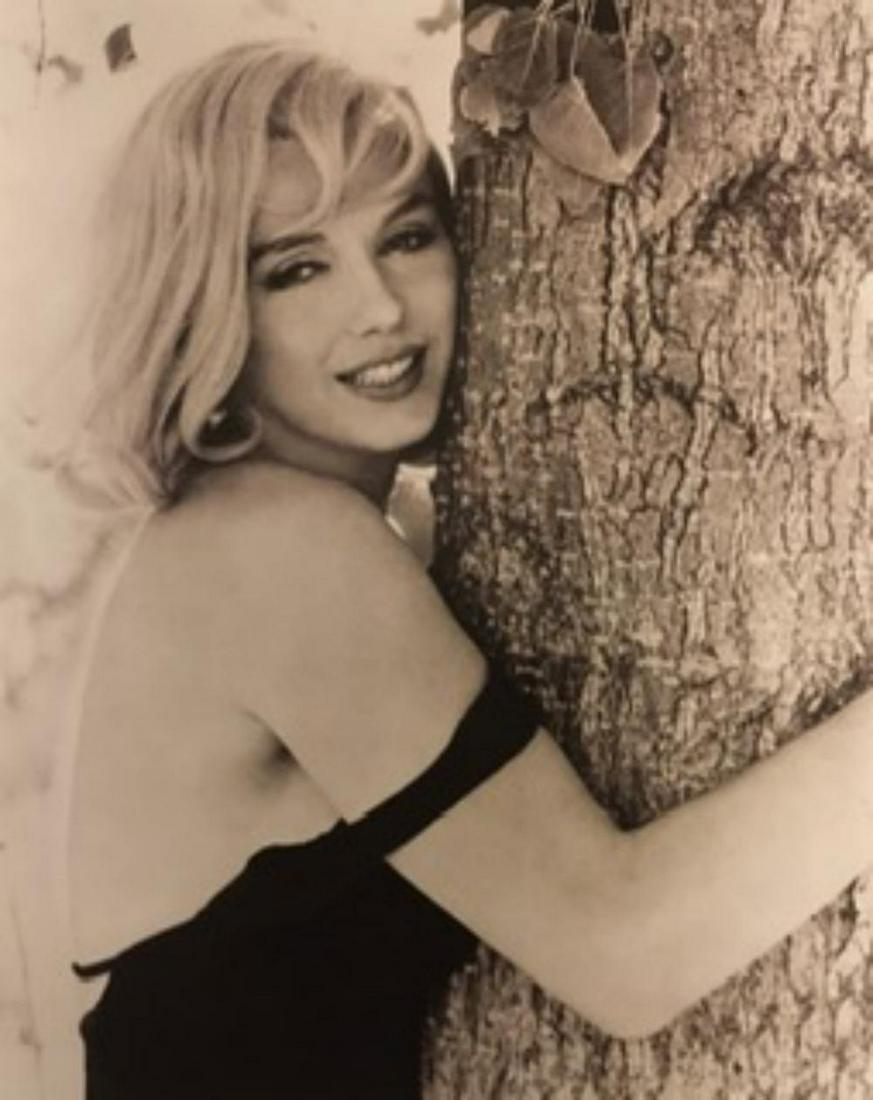 Marilyn Monroe, â€œThe misfitsâ€ Reno, NV,: Marilyn Monroe, â€œThe misfits” Reno, NV, 1960 phot by Inge Morath, Vintage printing Photolitho, The actual items are crisp images Black on black archival matting