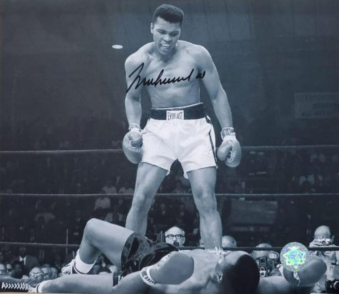Muhammad Ali, autographed 8x10 photo with coa: Muhammad Ali, autographed 8x10 photo with coa