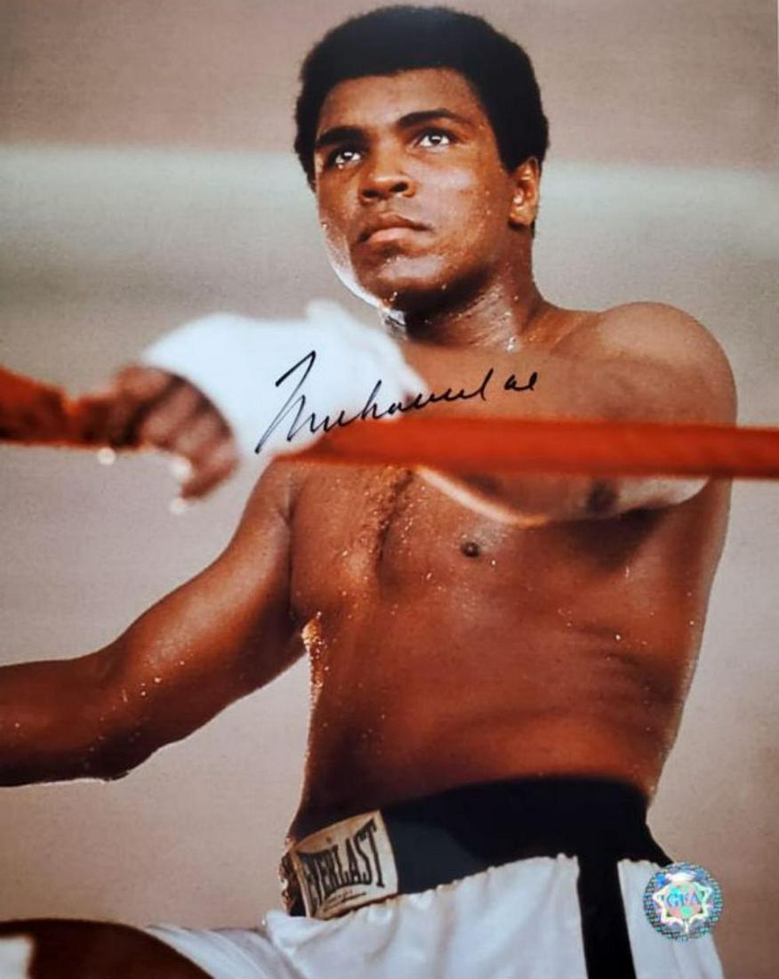 Muhammad Ali, autographed 8x10 photo with coa: Muhammad Ali, autographed 8x10 photo with coa