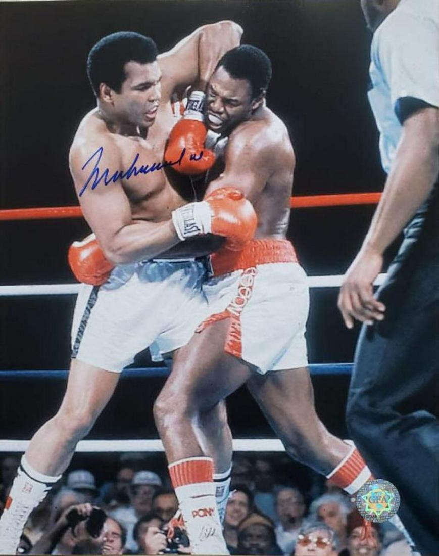 Muhammad Ali, autographed 8x10 photo with coa: Muhammad Ali, autographed 8x10 photo with coa