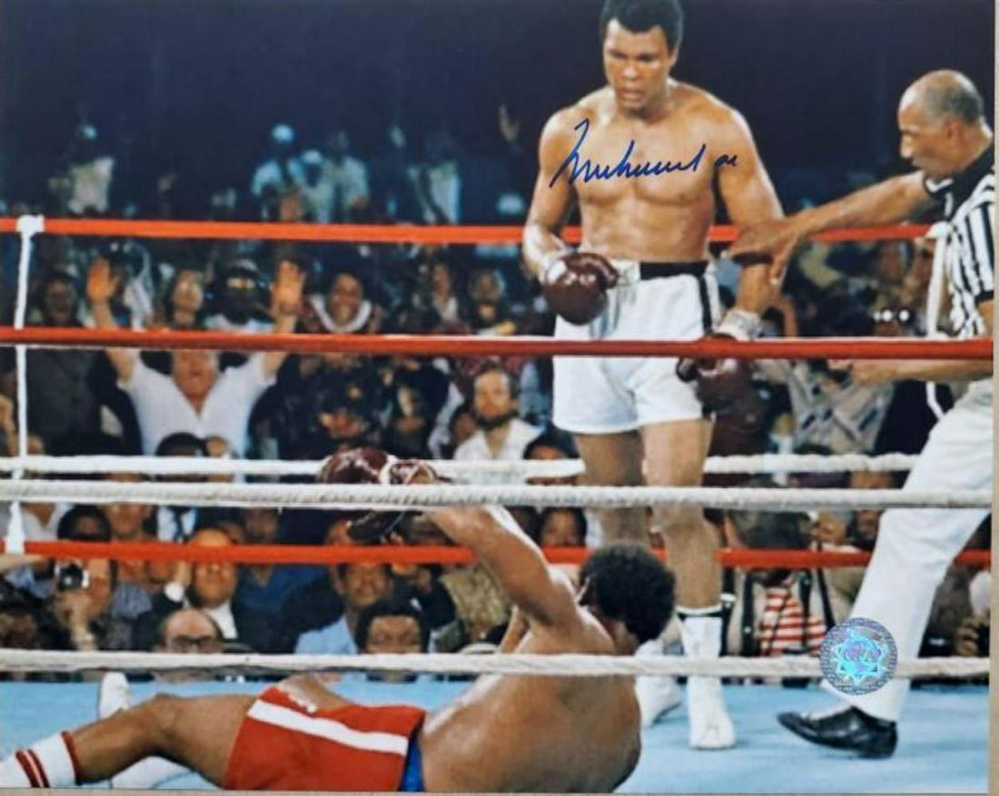 Muhammad Ali, autographed 8x10 photo with coa: Muhammad Ali, autographed 8x10 photo with coa