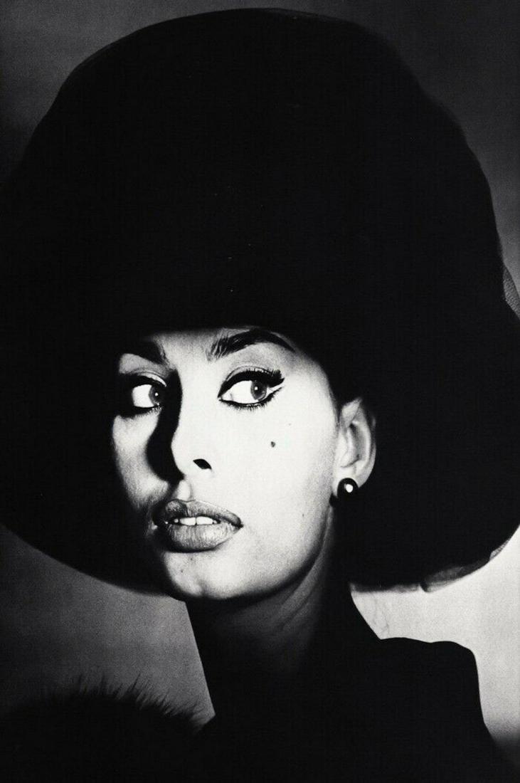 Irving Penn, 1959 SOPHIA LOREN: Photographer: Irving Penn (American, 1917 - 2009) - American photographer known for his fashion photography, portraits and still life compositions. His work has been exhibited internationally and is h