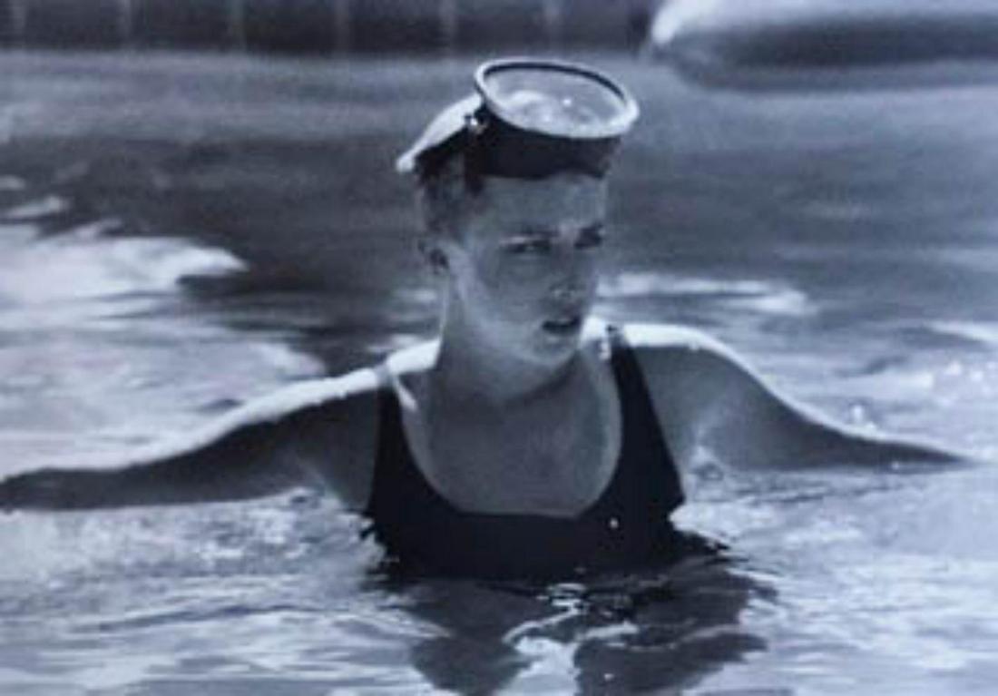 Cindy sherman #45, 1979: Photographer: CINDY SHERMAN. Subject: CINDY SHERMAN #45,. Date Of Negative: 1979. Type Of Print: Authentic Sheet Fed Photogravure/Heliogravure. Date Of Print: 1989. Paper: Medium weight, matte finish.