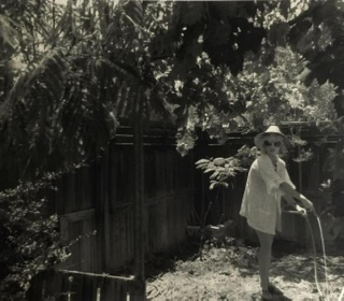Cindy sherman #43, 1979: Photographer: CINDY SHERMAN. Subject: CINDY SHERMAN #43,. Date Of Negative: 1979. Type Of Print: Authentic Sheet Fed Photogravure/Hliogravure. Date Of Print: 1989. Paper: Medium weight, matte finish. 