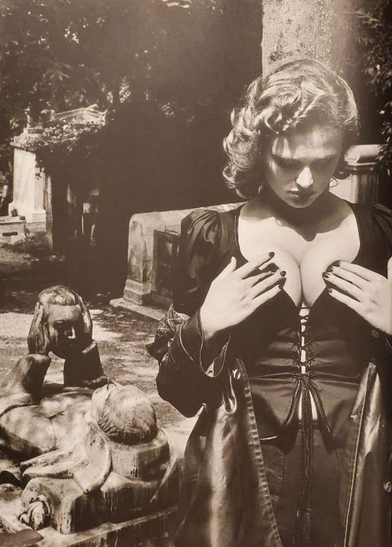 HELMUT NEWTON, Pere lachaise la tombe de talma, Paris (1 of 1)