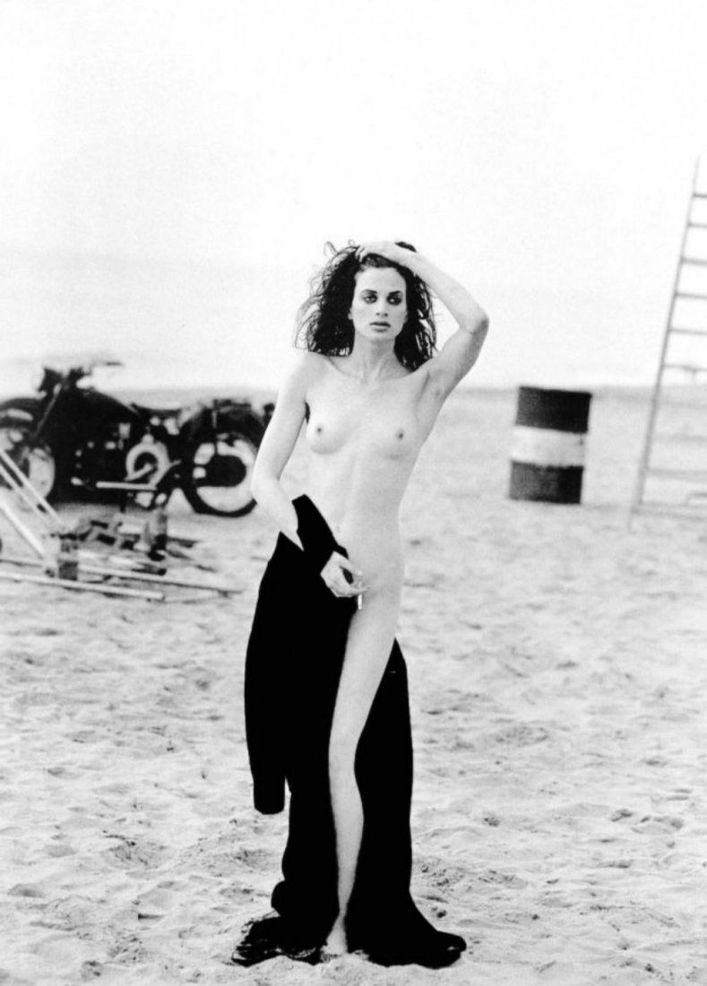 Peter Lindbergh, Kristen McMenamy, Ostie, Italie, 1991 (1 of 1)