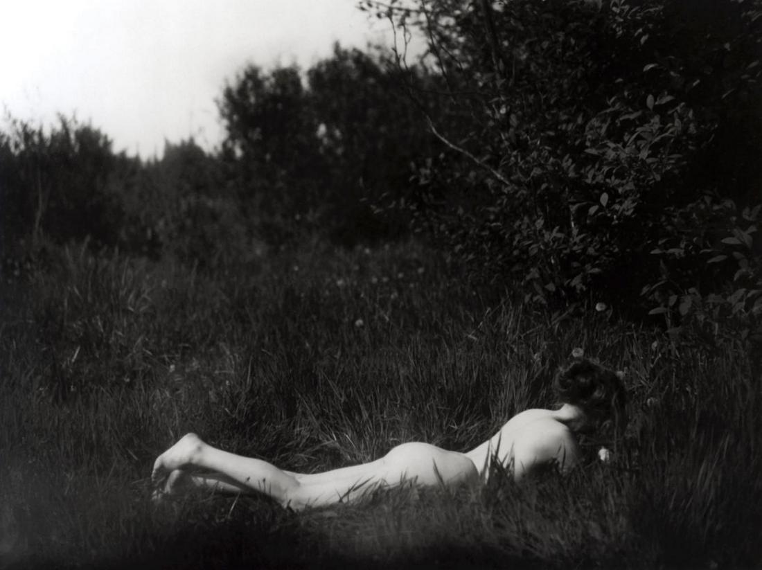 Imogen Cunningham, Nude, 1939: Photographer: Imogen Cunningham (American, 1883 - 1976). Famous for her nudes, botanical depictions, industrial images and portraits, Imogen Cunningham was one of the most prolific and important artis