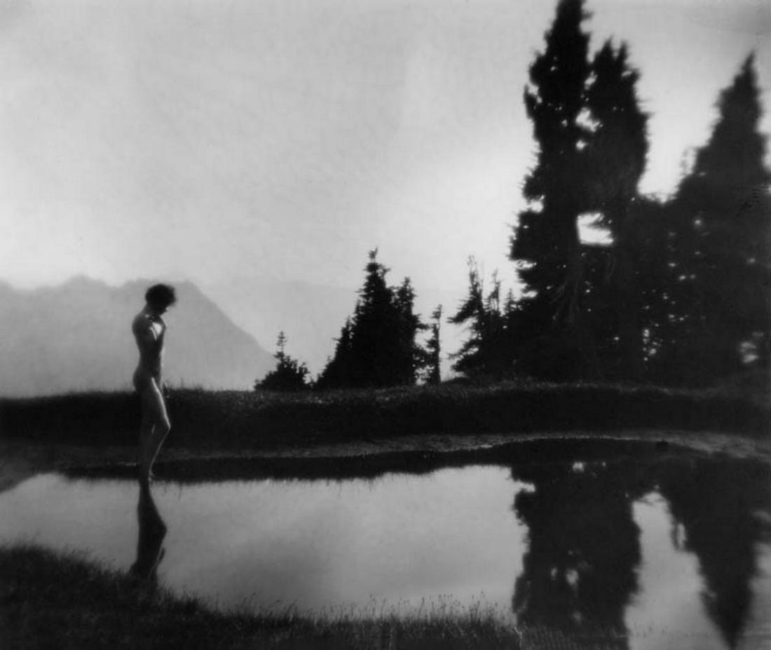 Imogen Cunningham, Nude, 1939: Photographer: Imogen Cunningham (American, 1883 - 1976). Famous for her nudes, botanical depictions, industrial images and portraits, Imogen Cunningham was one of the most prolific and important artis