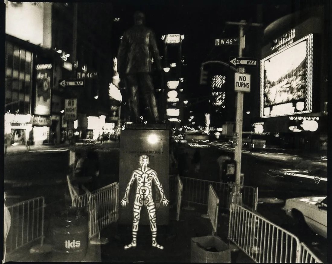 ANNIE LEIBOVITZ - Keith Haring, Times Square, 1986 (1 of 1)