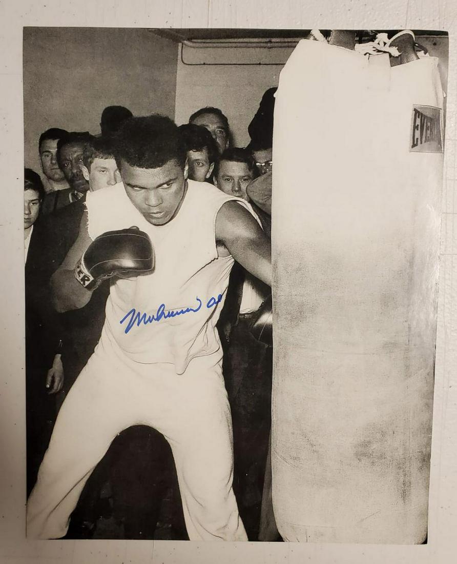 Muhammad Ali, Autographed 8x10 photo: Muhammad Ali, Autographed 8x10 photo