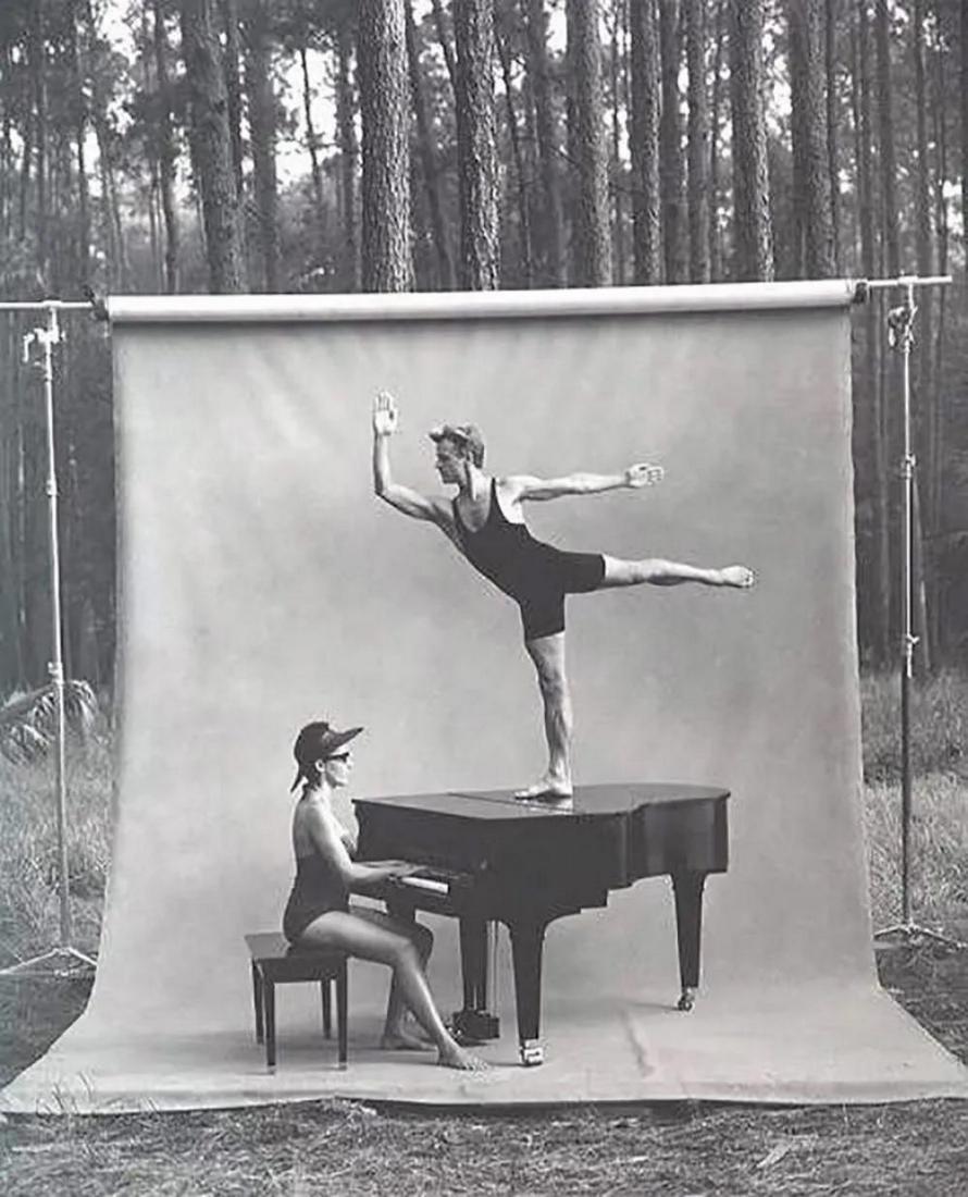 Annie Leibovitz, Mikhail Baryshnikov, Florida, 1990: Photographer: Annie Leibovitz October 2, 1949. Anna-Lou "Annie" Leibovitz is an American portrait photographer. She is best known for her engaging portraits, particularly of celebrities, which often f