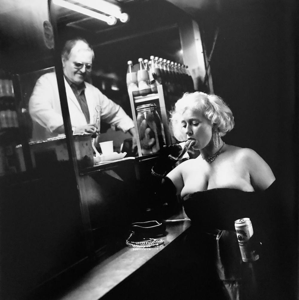 HELMUT NEWTON, Wurstmaxe & Consumer, Berlin 1987 (1 of 1)