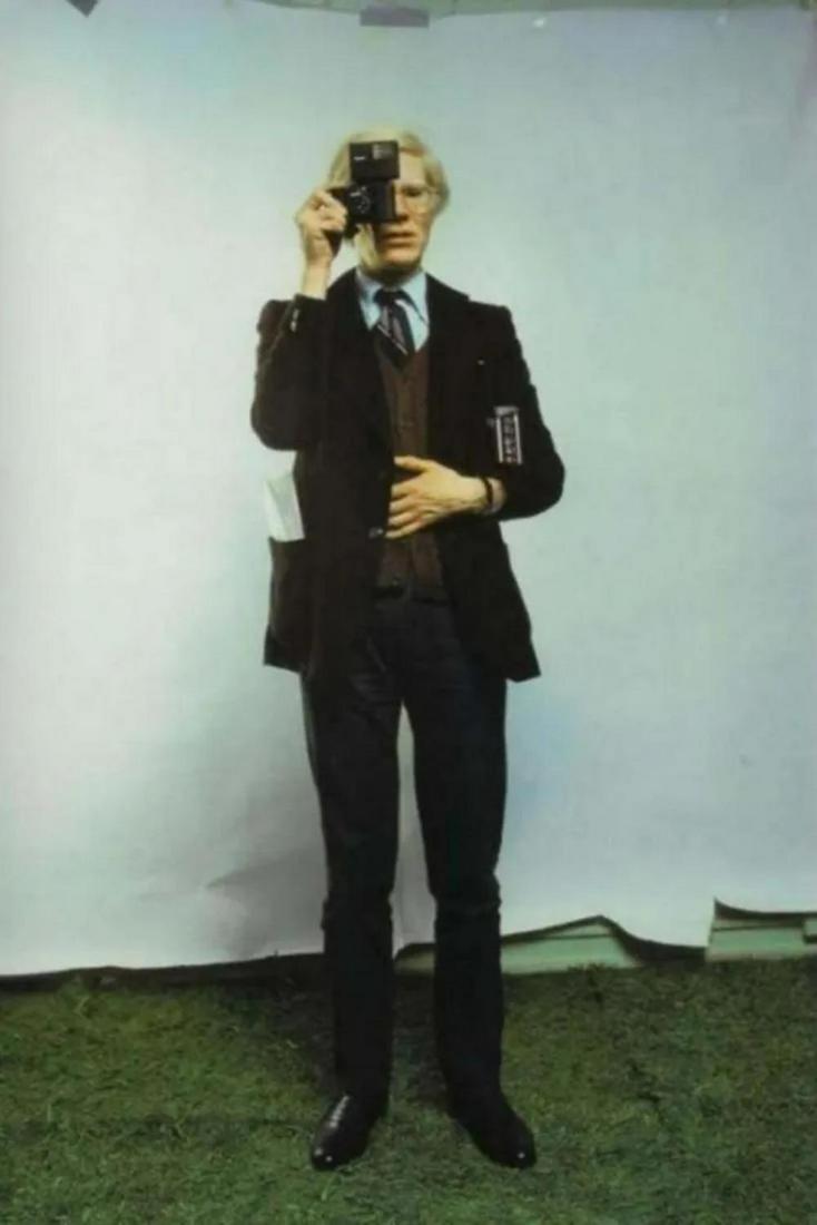 Annie Leibovitz, Andy Warhol Nyc, 1976: Photographer: Annie Leibovitz October 2, 1949. Anna-Lou "Annie" Leibovitz is an American portrait photographer. She is best known for her engaging portraits, particularly of celebrities, which often f
