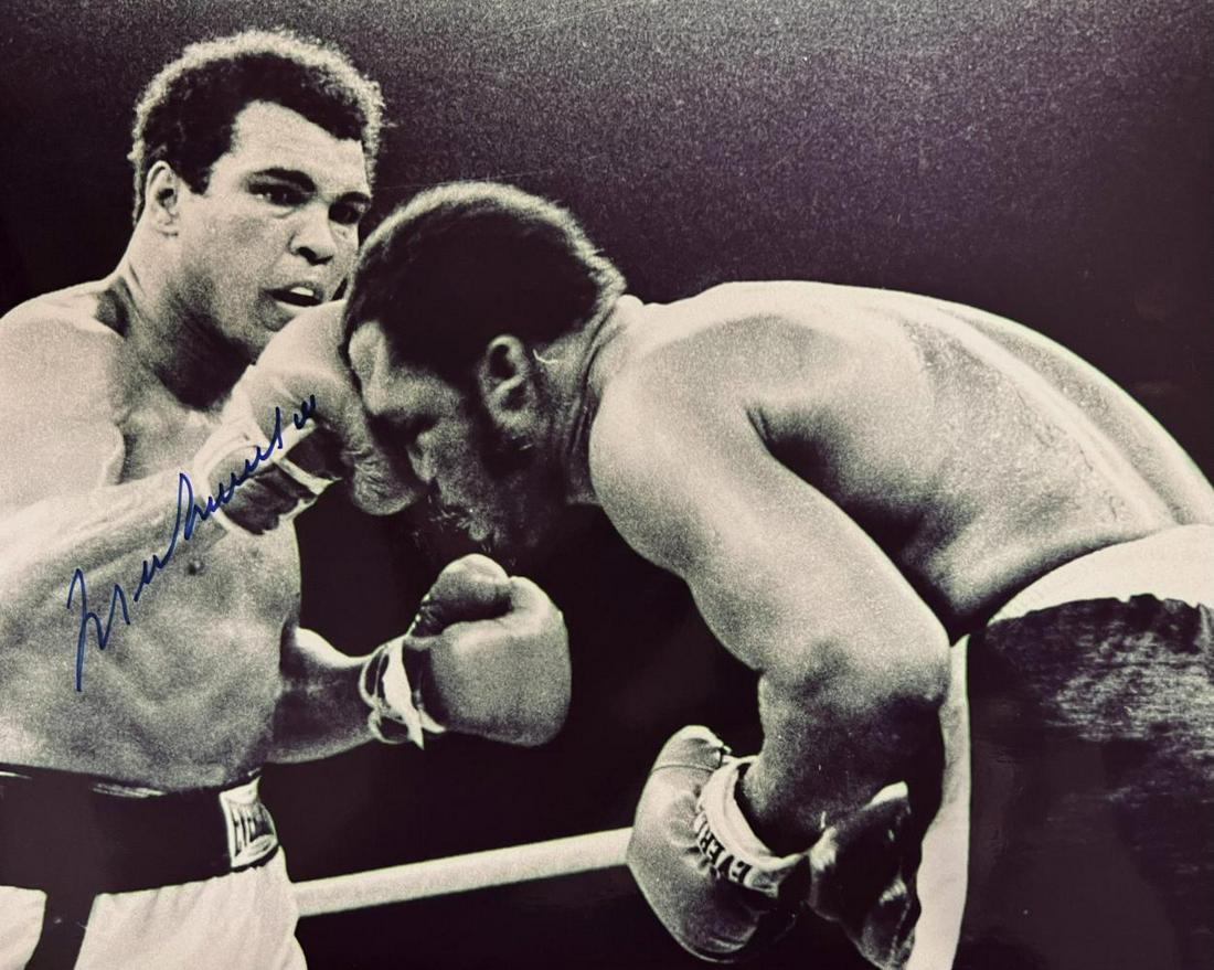 Muhammad Ali, Autographed 8X10 Photo, With Coa: Muhammad Ali, Autographed 8x10 photo, WITH COA