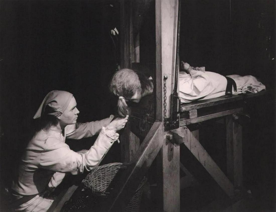 HIROSHI SUGIMOTO, THE GUILLOTINE, 1994 (1 of 1)