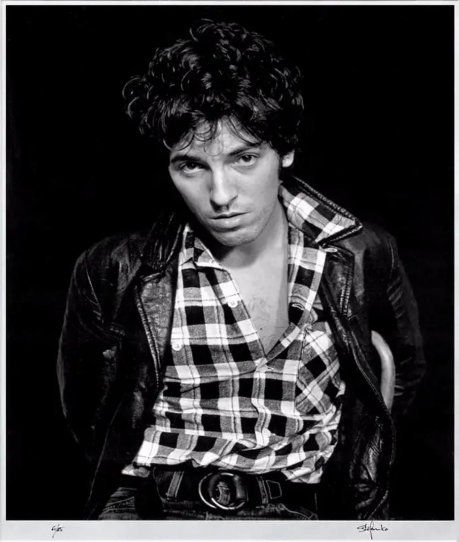 FRANK STEFANKO "BRUCE SPRINGSTEEN, BOUND" 1998, SIGNED GELATIN - 52 X 39 FRAMED: FRANK STEFANKO "BRUCE SPRINGSTEEN, BOUND" MEDIUM: GELATIN SILVER PRINT IMAGE SIZE: 30.75 X 25 INCHES SHEET SIZE: 40 X 30 INCHES FRAME SIZE: APPROX 52 X 39 INCHES EDITION: OF 25 YEAR: 1998 SIGNATURE: H