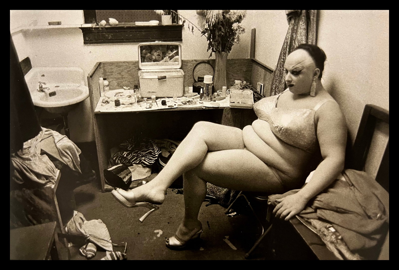 Annie Leibovitz, Divine, San Francisco, 1972: Photographer: Annie Leibovitz October 2, 1949. Anna-Lou "Annie" Leibovitz is an American portrait photographer. She is best known for her engaging portraits, particularly of celebrities, which often f