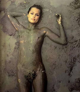 Annie Leibovitz, Lauren Hutton, Oxford, Mississippi, 1981: Photographer: Annie Leibovitz October 2, 1949. Anna-Lou "Annie" Leibovitz is an American portrait photographer. She is best known for her engaging portraits, particularly of celebrities, which often f