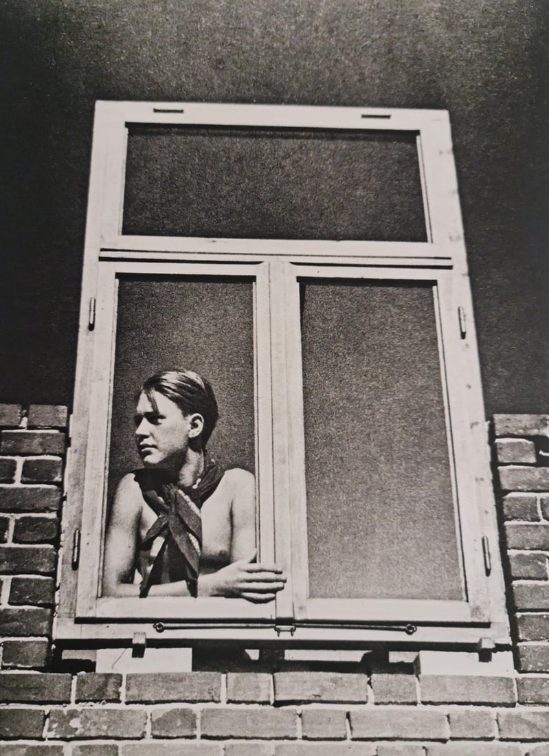 Herbert List, Hamburg, Germany, 1930 - 1: Title: Herbert List, Hamburg, Germany, 1930 - 1 Type: Sheet-Fed Photogravures Year: 1988 Publisher: Twin Palms Publishers Size: 9.5" x 7" Print Origin: Japan Condition: Excellent