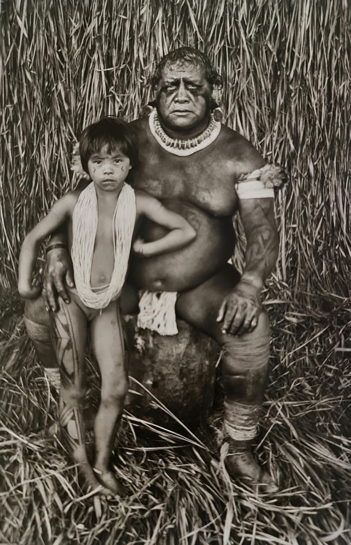 Sebastian Salgado, Afukaka Kuikuro, chief of the Kuikuro, and his youngest daughter, Mato Grosso, (1 of 1)