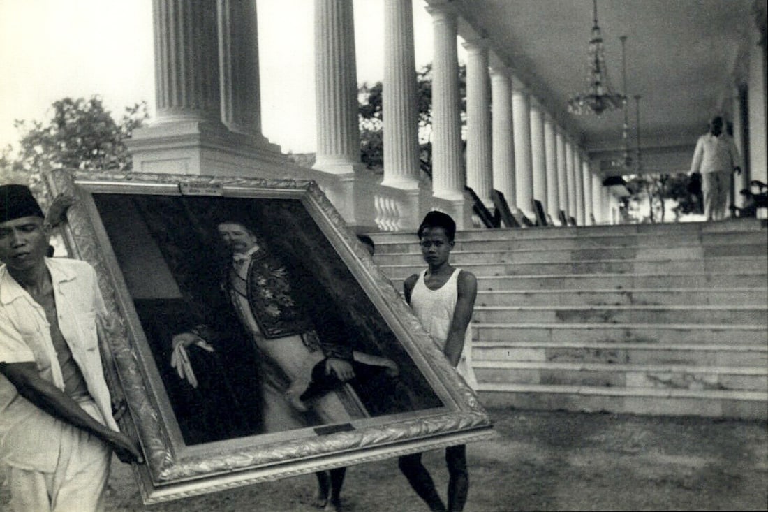 Henri Cartier Bresson, 1949 Dutch Portraits Moved Out Palace Djakarta: Item Details Description Photographer: Henri Cartier-Bresson (French 1908 - 2004) - Internationally renowned photographic artist - widely considered the "father" of modern photojournalism. Subject/Tit