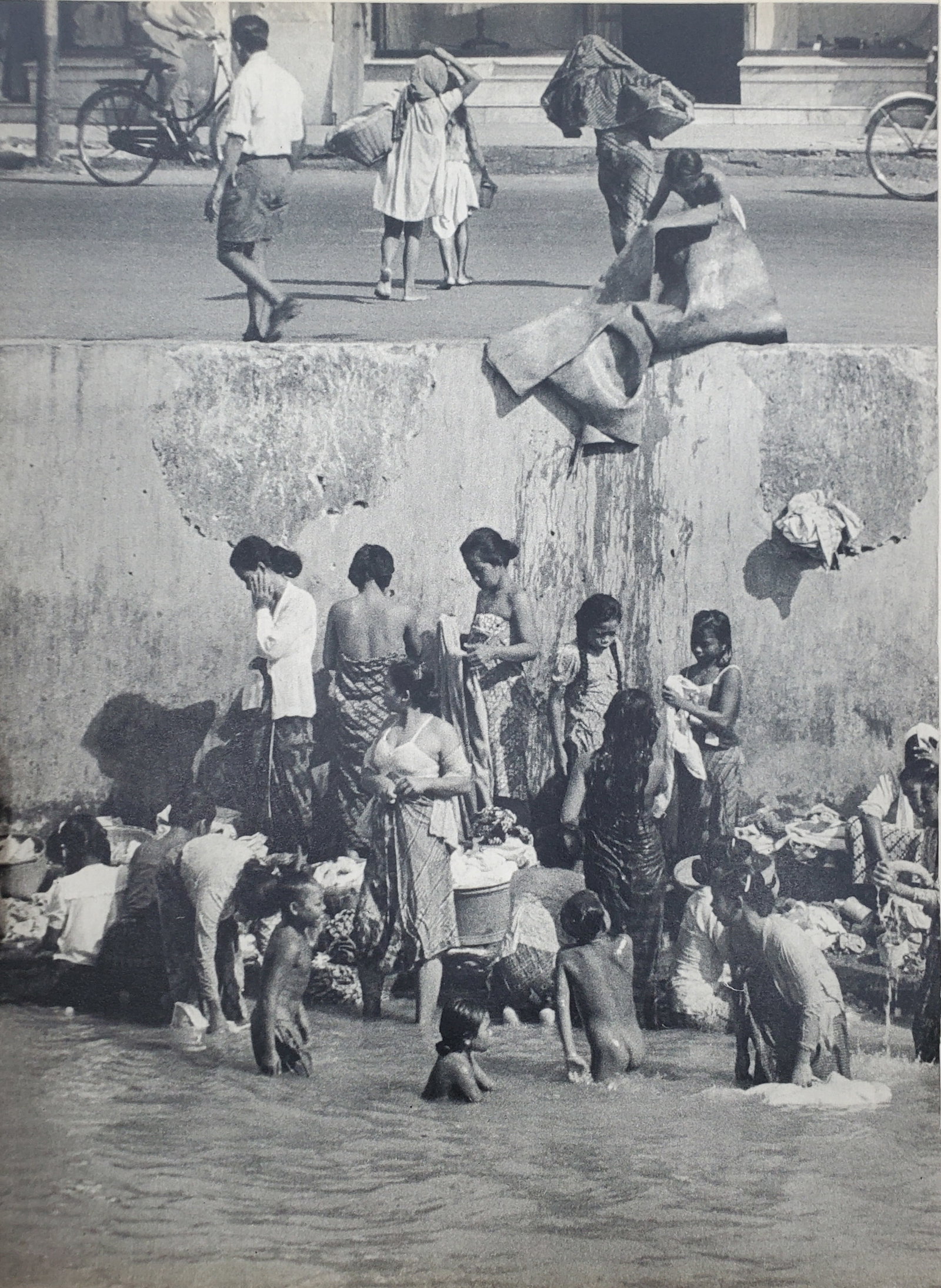 Henri Cartier Bresson, Djakarta, Indonesia, 1950: Item Details Description Photographer: Henri Cartier-Bresson (French 1908 - 2004) - Internationally renowned photographic artist - widely considered the "father" of modern photojournalism. Subject/Tit