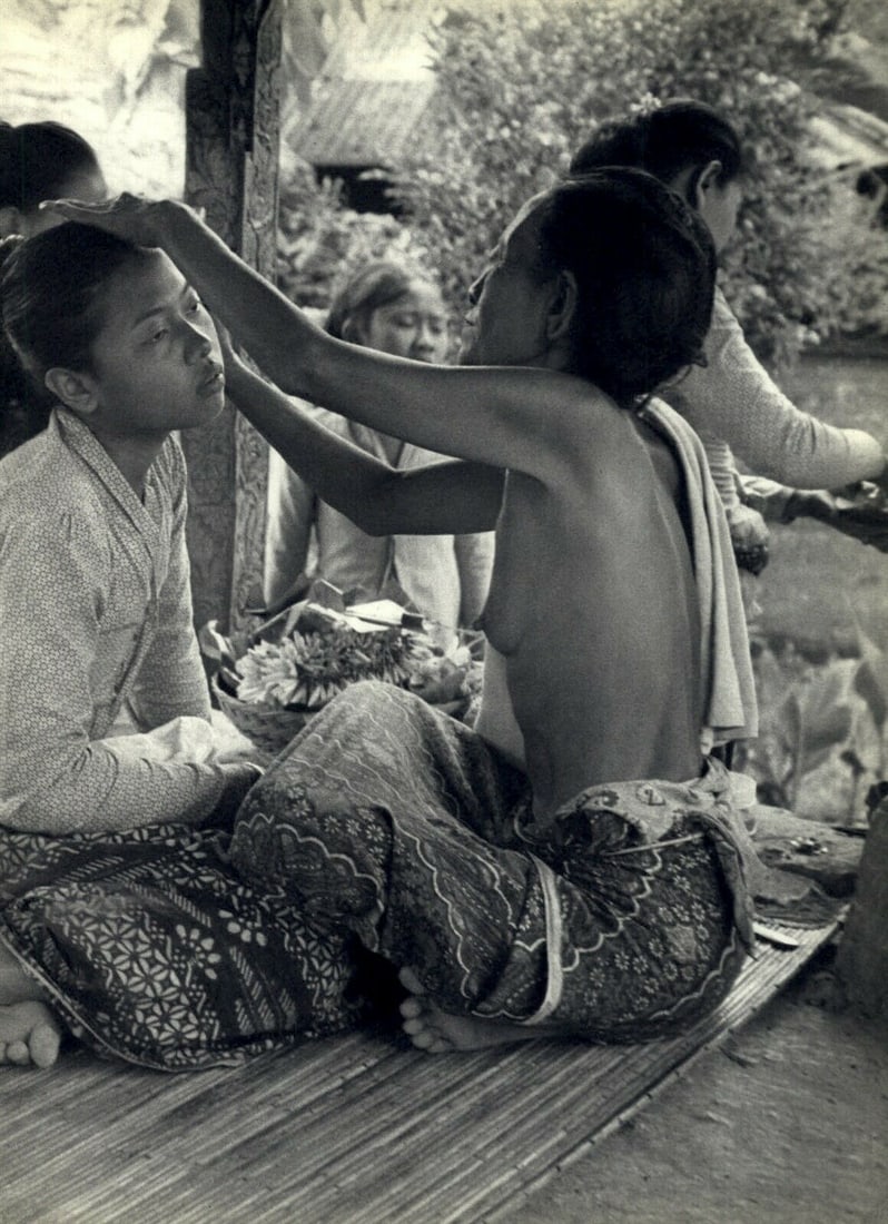 Henri Cartier Bresson, 1950 Bale Indonesia Princess: Item Details Description Photographer: Henri Cartier-Bresson (French 1908 - 2004) - Internationally renowned photographic artist - widely considered the "father" of modern photojournalism. Subject/Tit