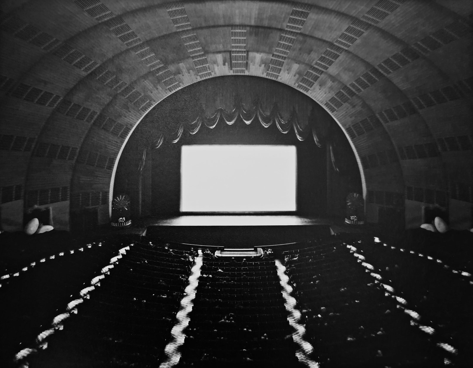 Hiroshi Sugimoto, Radio City Music Hall, New York, 1978: Subject: Hiroshi Sugimoto, Radio City Music Hall, New York Type: Sheet-fed Photograuvere Year: 2005 Publisher: Hatje Cantz Verlag Size: 8.5" x 6.5" Country of Origin: Japan Condition: Excellent