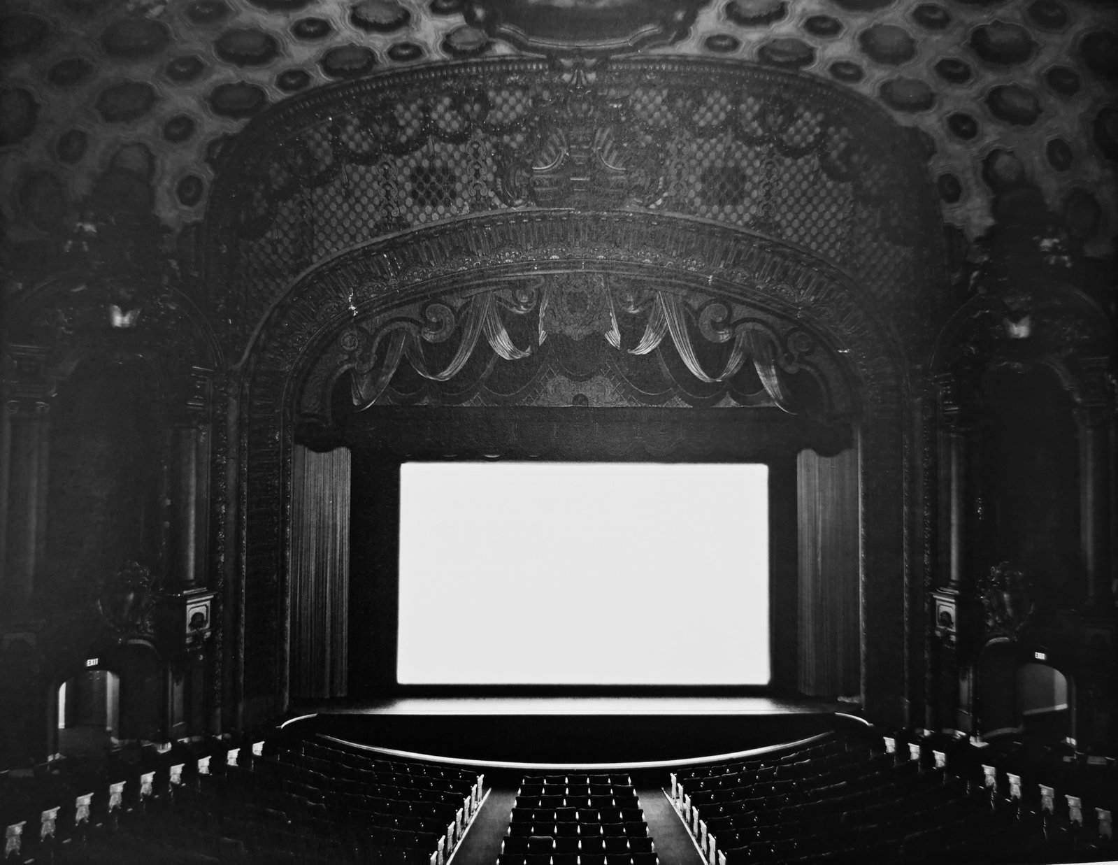 Hiroshi Sugimoto, Metropolitan L.A Los Angeles, 1993: Subject: Hiroshi Sugimoto, Metropolitan L.A Los Angeles Type: Sheet-fed Photograuvere Year: 2005 Publisher: Hatje Cantz Verlag Size: 8.5" x 6.5" Country of Origin: Japan Condition: Excellent