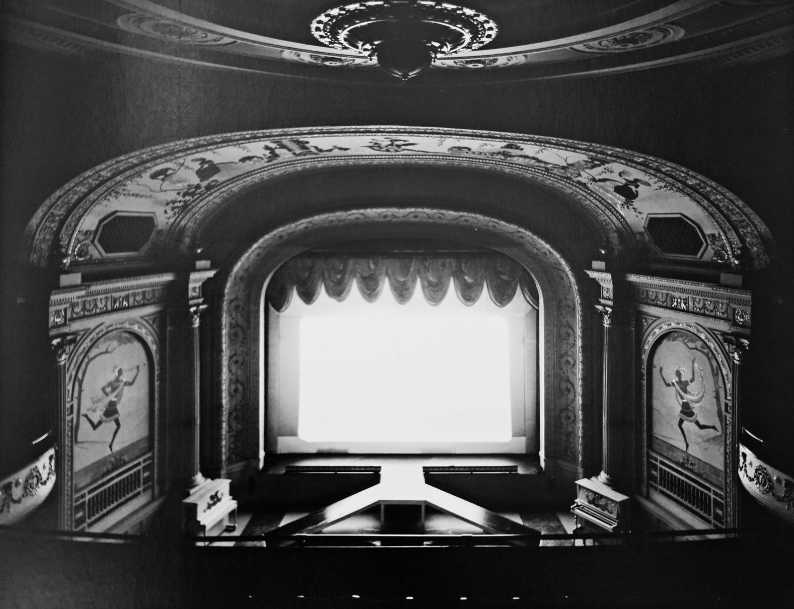 Hiroshi Sugimoto, Cabot Street Cinema, Massachusetts, 1978: Subject: Hiroshi Sugimoto, Cabot Street Cinema, Massachusetts Type: Sheet-fed Photograuvere Year: 2005 Publisher: Hatje Cantz Verlag Size: 8.5" x 6.5" Country of Origin: Japan Condition: Excellent