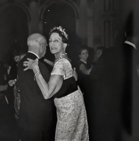 Diane Arbus, Lady in a tiara at a ball, N.Y.C., 1963