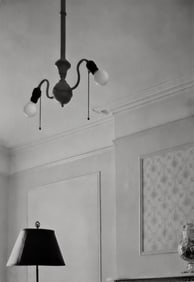 Diane Arbus, Room with lamp and light fixture, N.Y.C., 1944