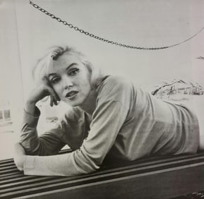 Marilyn Monroe posing on bench