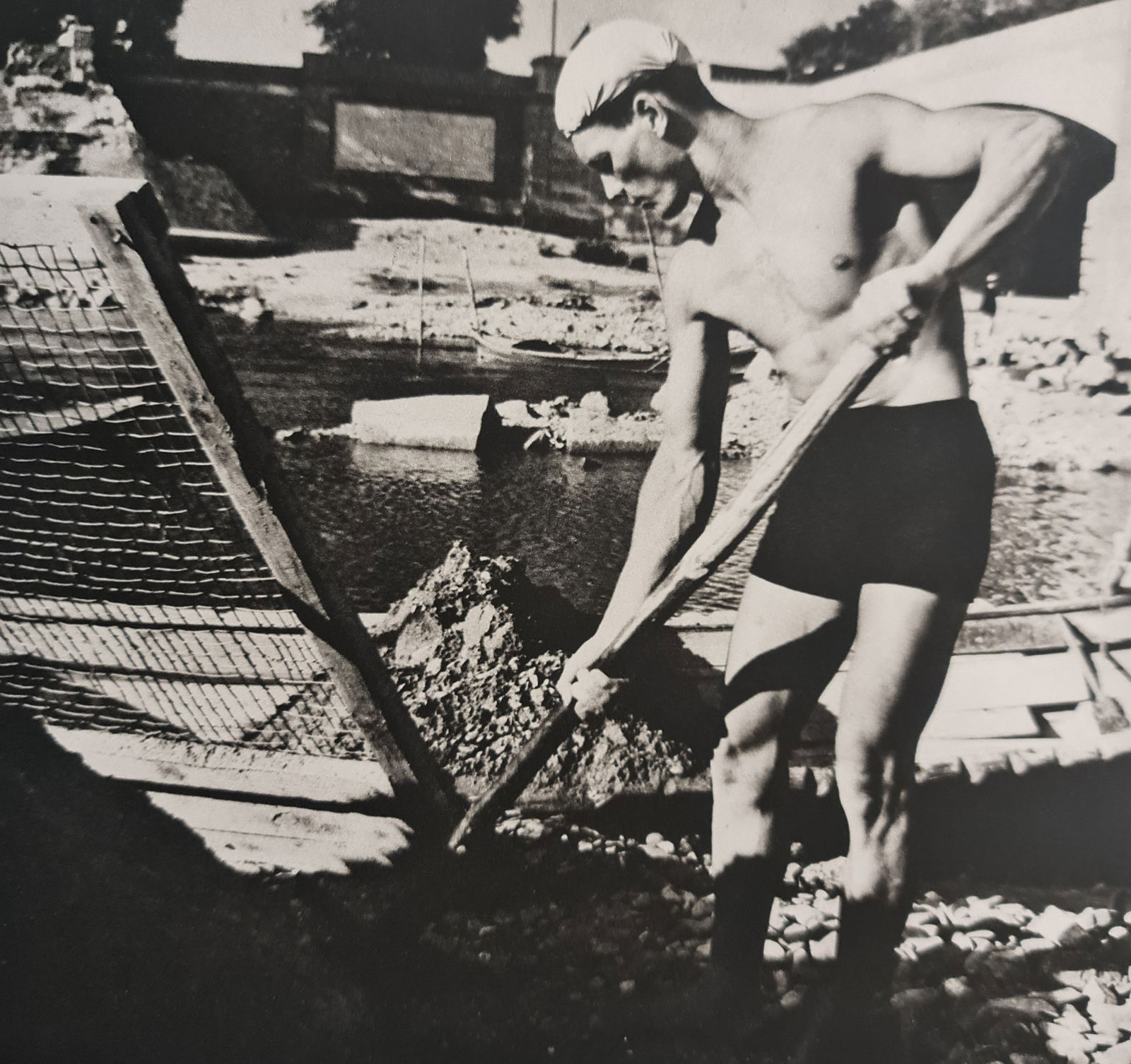 Herbert List, Hamburg, Germany, circa 1932: Title: Herbert List, Hamburg, Germany, circa 1932 Type: Sheet-Fed Photogravures Year: 1988 Publisher: Twin Palms Publishers Size: 8" x 8" Print Origin: Japan Condition: Excellent