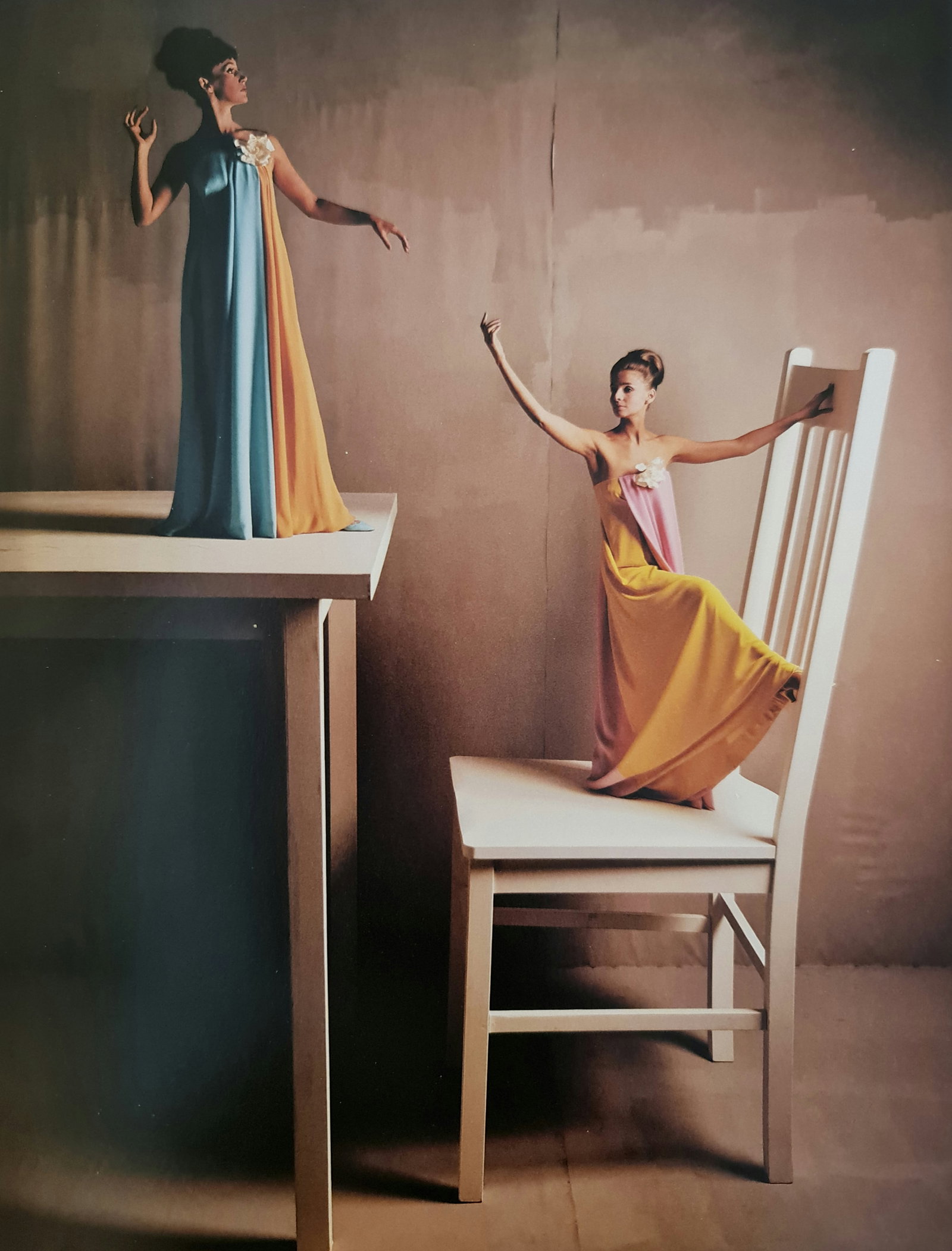 Melvin Sokolski, Big, Table, Chair, Bazaar, 1963: Photographer: Melvin Sokolsky, (October 9, 1933 – August 29, 2022) was an American photographer and film director. His fantastical and occasionally surreal work brought an experimental energy to Har