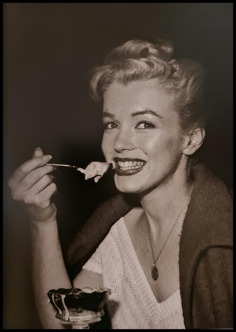 Andre de Dienes, Marilyn Monroe, Life on the highway, 1945 (1 of 1)