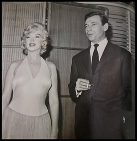 Marilyn Monroe, At a cocktail party with Yves Montand, 1960
