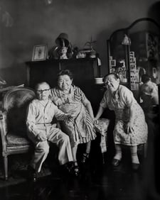 Diane Arbus, Tattooed lady with dog, Philadelphia, Pa., 1964