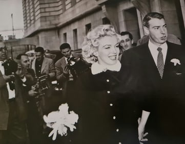 Marilyn Monroe, Announcing marriage with Joe DiMaggio, 1954